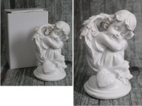 Aniołek ceramiczny opierający się o kolana 11x8 cm