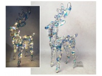 Dekoracja na stelażu z drutu z folią holograficzną RENIFER 30 LED 50x25x12 cm