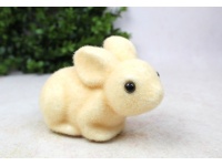 Dekoracja wielkanocna styropianowy ZAJĄC flokowany 16x10x8 cm BRĄZOWY jasny