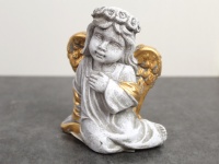 Figurka betonowa ANIOŁ ZE ZŁOTYMI SKRZYDŁAMI 12x10,5x7 cm SZARA