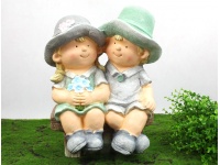 Figurka ceramiczna CHŁOPIEC Z DZIEWCZYNKĄ na ławce 40x29,5x22,5 cm