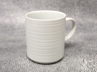 Kubek ceramiczny 400ml w tłoczone paski 10x8,5 cm BIAŁY