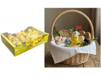 Kurczaki wielkanocne w gnieździe z kwiatkami, pisankami 5x5 cm - 1 szt