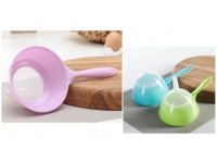 Lejek plastikowy z sitkiem i rączką 25x12,5 cm mix kolor