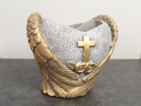 Osłonka betonowa SERCE ZE ZŁOTYM KRZYŻEM I SKRZYDŁAMI 17x15x11 cm SZARA