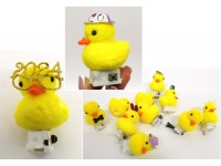 Ozdoba z klipsem KACZUSZKA LED na baterie 6x4 cm MIX WZORÓW (II gatunek)