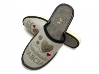 Pantofle, klapki, kapcie HANDMADE BABCIA beżowe (serce kłębek, guziki) 36-41 - 1 para