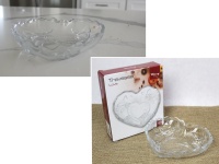 Talerz szklany PATERA SERCE z tłoczonym wzorem 16x13 cm