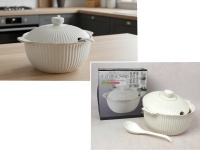 Waza ceramiczna z pokrywką i łyżką falowany wzór w prążki, złoty pas 24x18 cm