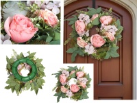 Wieniec, wianek mieszany z RÓŻĄ 43 cm, 9 kwiatów (róża 8x5 cm) RÓŻOWY