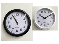 Zegar ścienny plastikowy OKRĄGŁY biały, czarny - mix 26 cm